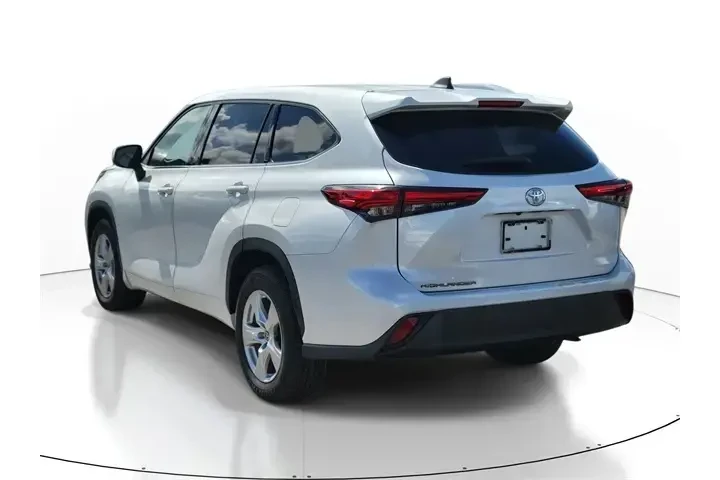 $27191 : Toyota Highlander 2022 L 4dr image 3