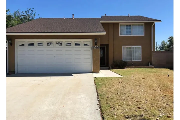 $2185 : Great Entertaining Back Yard. image 1