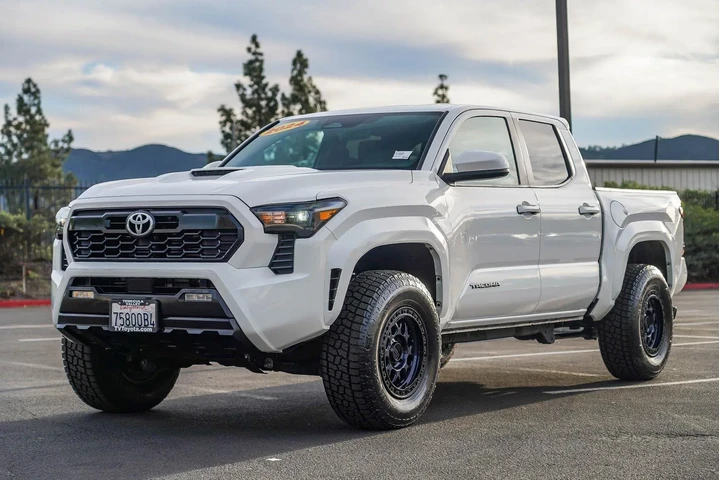 $36478 : Toyota Tacoma 2024 4x2 TRD S image 6