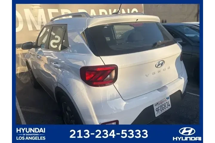 $22783 : Hyundai VENUE 2023 SEL 4dr C image 3