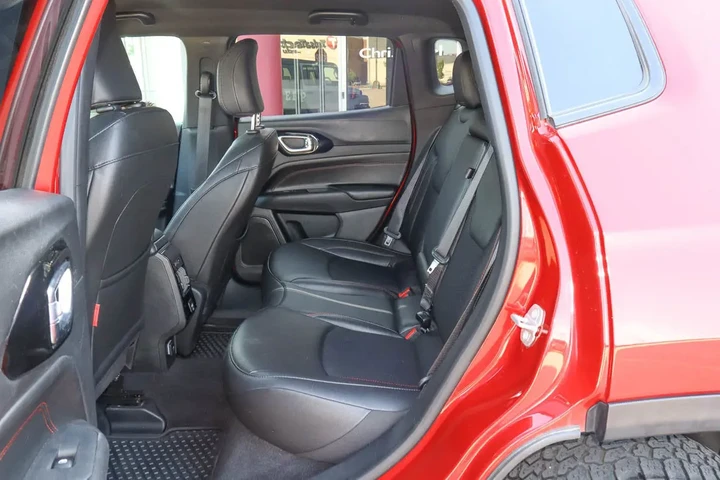 $24587 : 2025 Compass Trailhawk 4x4 image 8