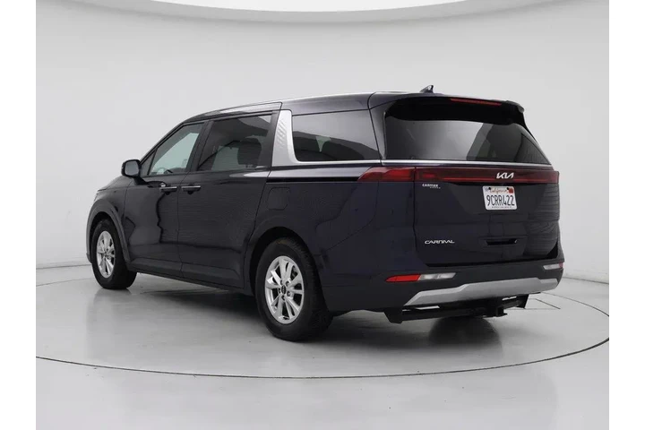 $25998 : Kia Carnival 2023 LX 4dr Min image 2