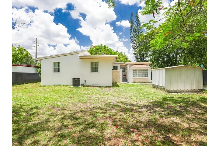 $1645 : North Miami 3 Bed & 2 Bath image 2