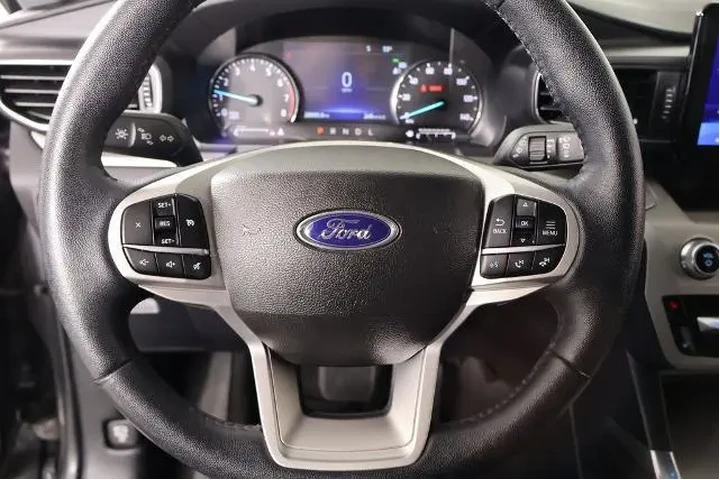 $27527 : Ford Explorer 2023 XLT 4dr S image 3