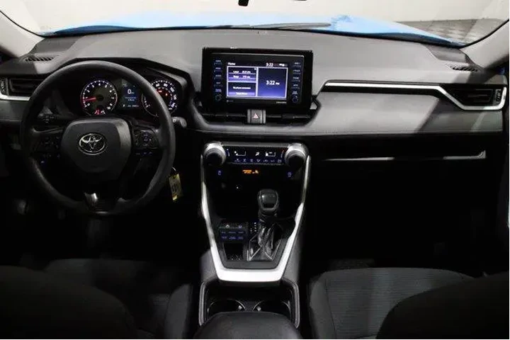 $26882 : Toyota RAV4 2021 AWD LE 4dr image 2