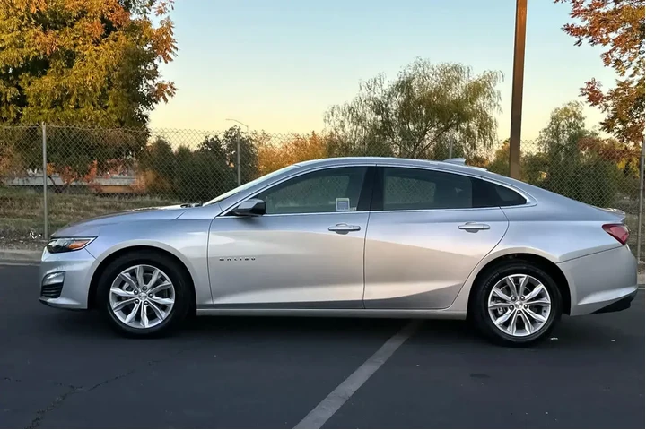 $16536 : Chevrolet Malibu 2022 LT 4dr image 6