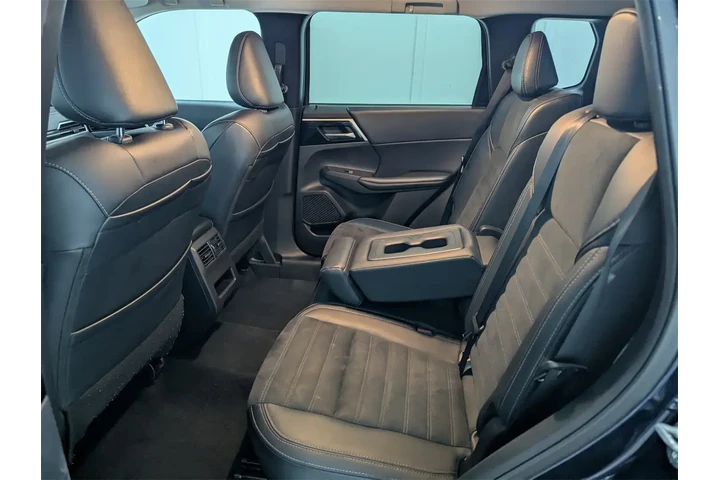 $25997 : Mitsubishi Outlander 2024 SE image 9