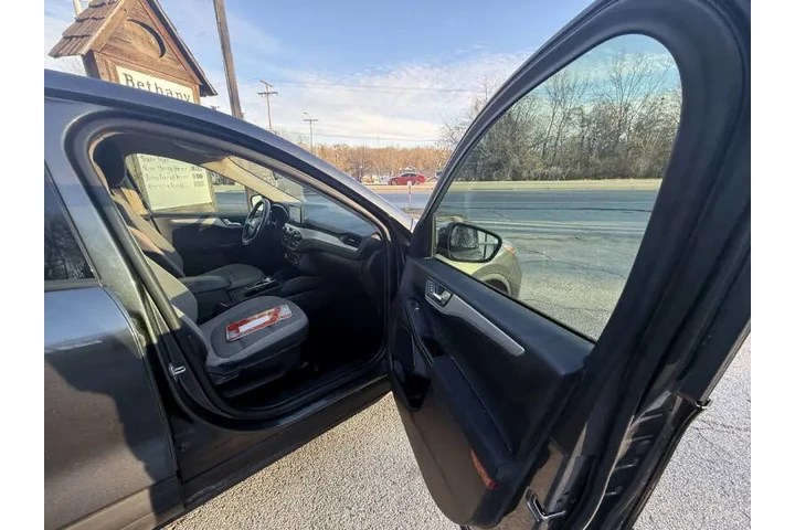 $7999 : 2020 Escape SE image 6