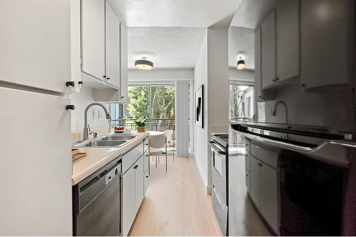 $2500 : 2bedroom 2bath available image 7