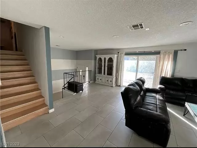 $800 : RENTING ROOMS IN  A HOUSE image 3
