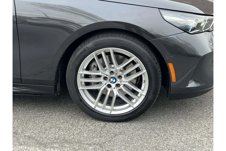 $38490 : BMW 5 Series 2024 AWD 530i x image 10
