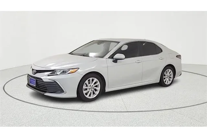 $14995 : Toyota Camry 2022 LE 4dr Sed image 3