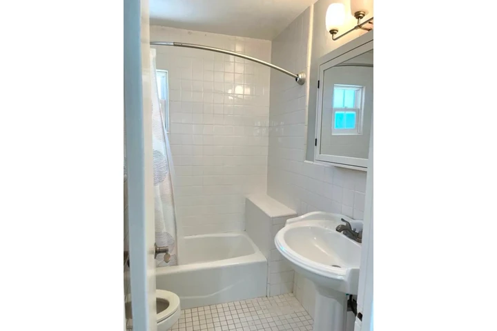 $1900 : 2 Bedroom Home in Los Angeles image 7