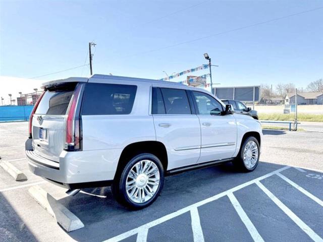 $32990 : 2017 Escalade Platinum image 5