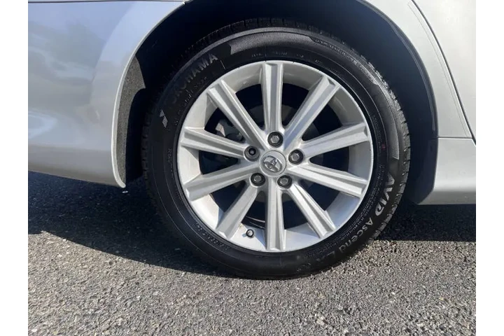 $11495 : 2013 Camry XLE image 9