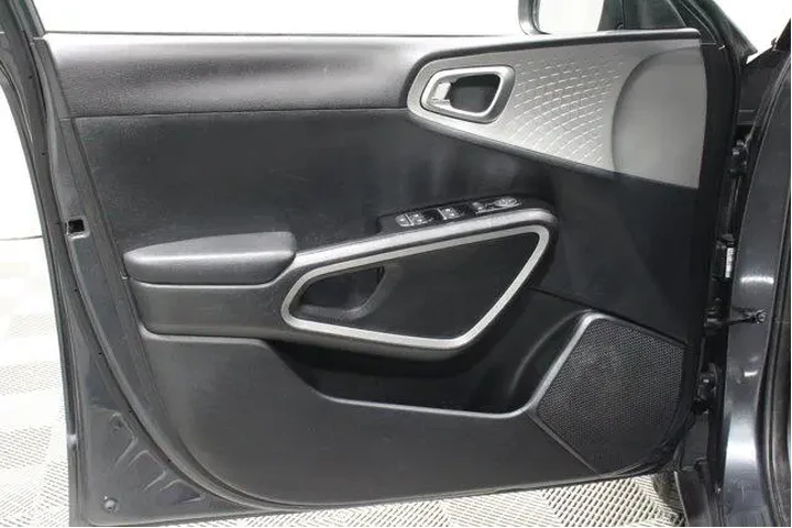 $18981 : Kia Soul 2023 LX 4dr Crossov image 6