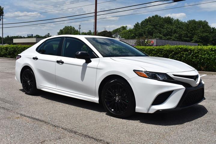 2020 Camry SE Nightshade image 2