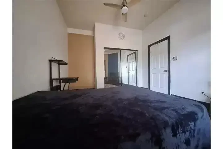 LOS ÁNGELES SE RENTA CUARTO image 5