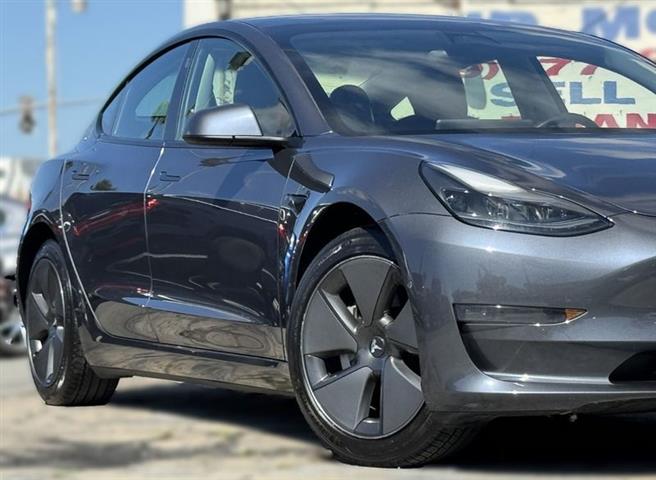 $26900 : 2021 Model 3 image 2