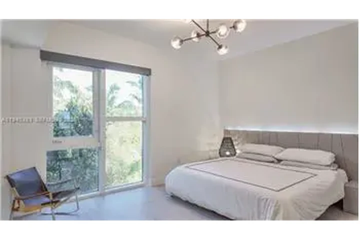 $10500 : Rental property with 3 bedro image 7