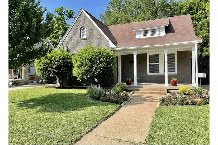 $900 : Beautiful hardwood floor home image 1