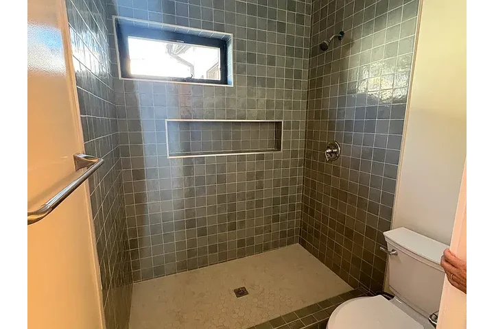 $800 : Great natural light Welcoming! image 4