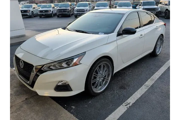 $16792 : Nissan Altima 2021 2.5 SR 4d image 1