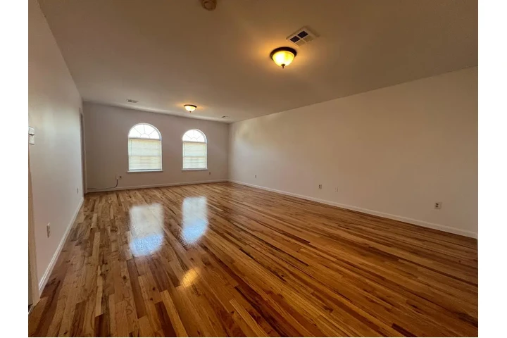 $2500 : COMODO APARTAMENTO image 6