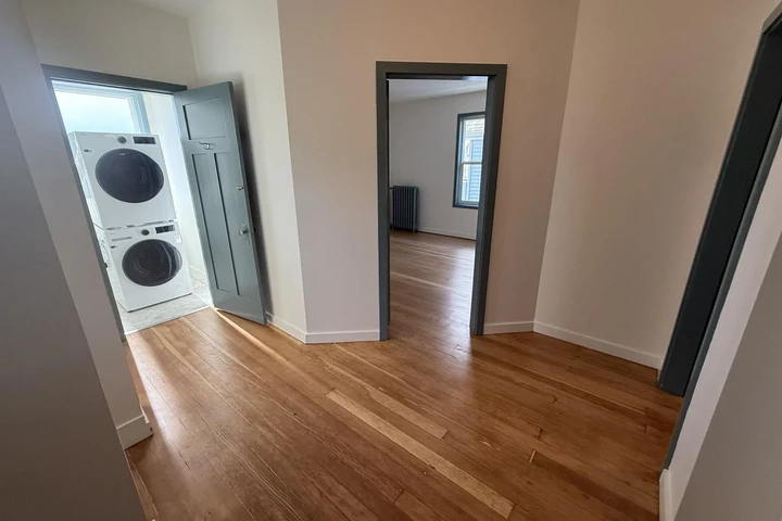 $700 : Sensational- Commuter's Dream image 3