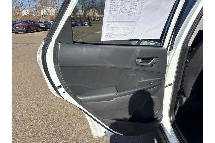 $17495 : Hyundai KONA 2023 AWD SEL 4d image 10