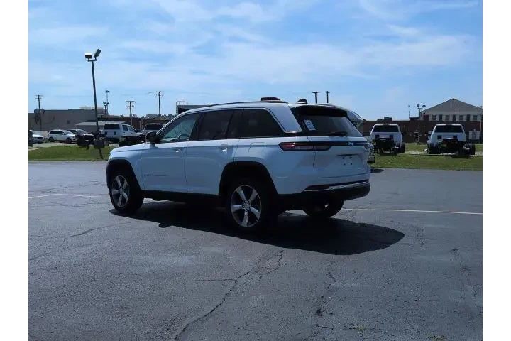 $34777 : Jeep Grand Cherokee 2022 4x4 image 6