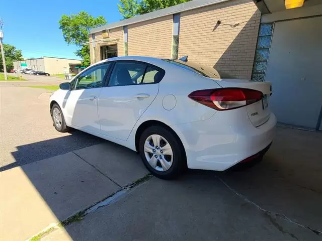 $5000 : 2017 Kia Forte LX Sedan image 4