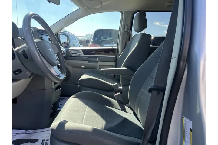 $5995 : 2010 Town and Country Touring image 10