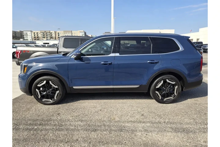 $31991 : Kia Telluride 2023 S 4dr SUV image 4