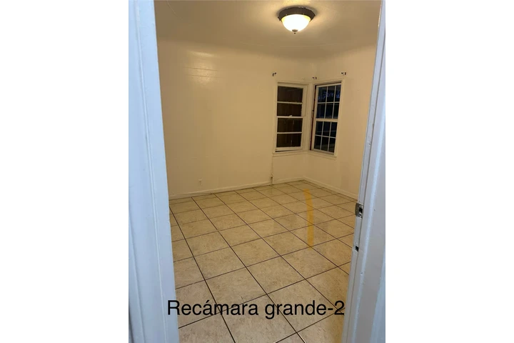 $1300 : Recámara grande 94 y Avalon image 6