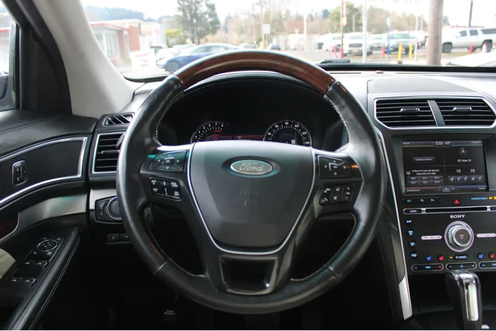 $13995 : 2016 Explorer 4WD 4dr Platinum image 9