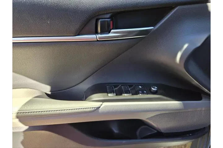 $29991 : Toyota Camry 2023 XLE V6 4dr image 10