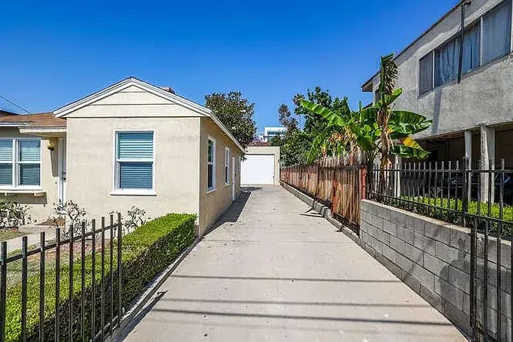 $2900 : 3Bed available in LA image 2