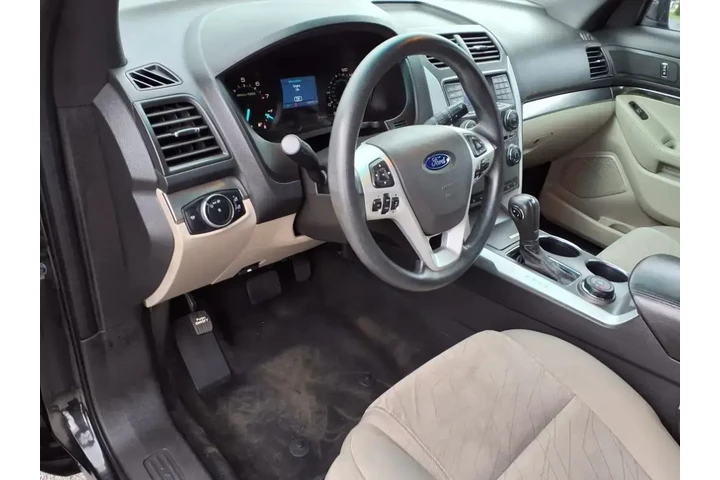 $15990 : Ford Explorer 2013 AWD Base image 9