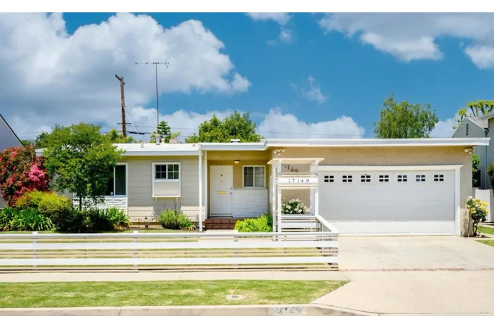 $2500 : 3 Bedroom House in Koreatown image 1