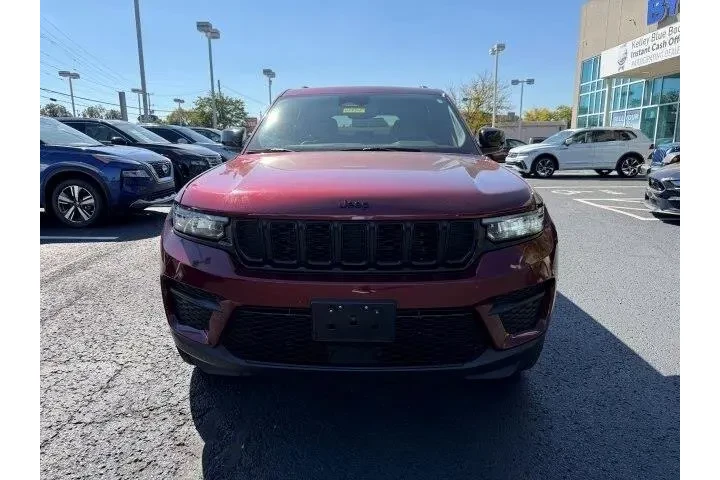 $28995 : Jeep Grand Cherokee 2023 4x4 image 2