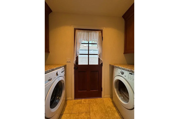 $900 : Beautiful Home...LAKEWOOD,CA image 7