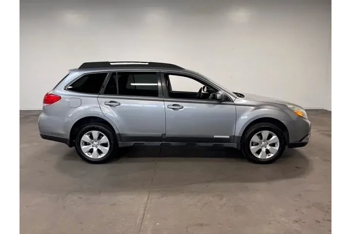 $9838 : Subaru Outback 2011 AWD 2.5i image 2