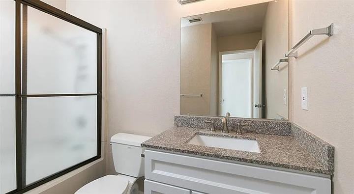 $2000 : GORGEOUS 2 BED 2 BATHS image 4