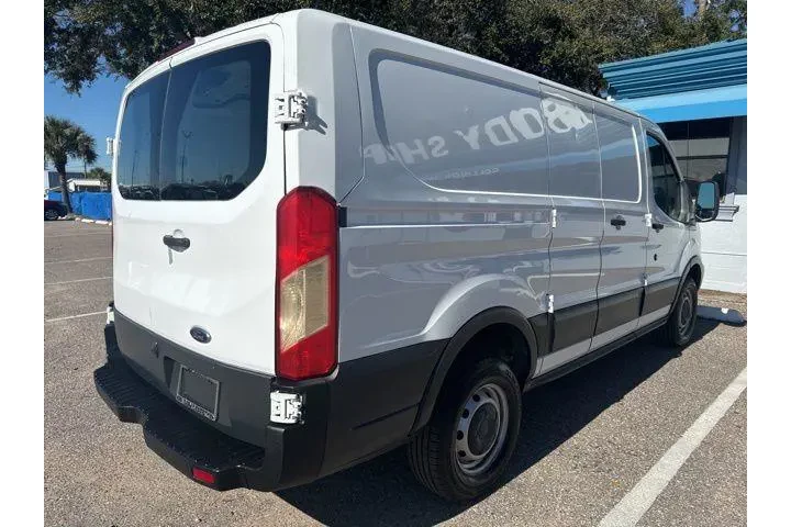 $10598 : Ford Transit 2018 250 3dr SW image 5