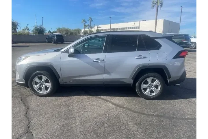 $22960 : Toyota RAV4 2021 XLE 4dr SUV image 8