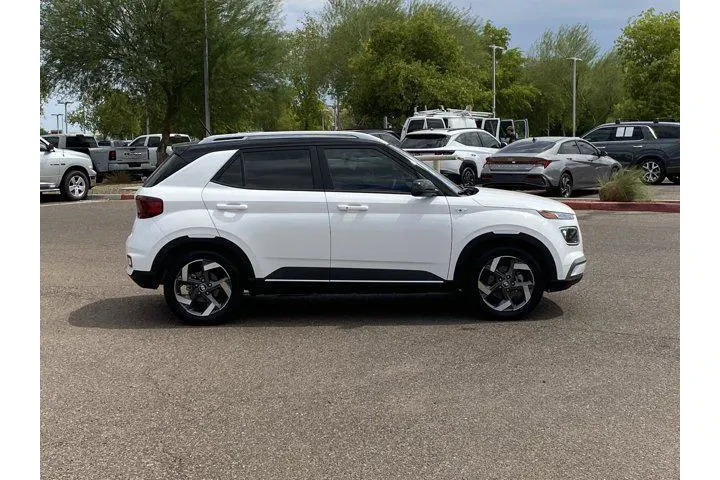 $19574 : Hyundai VENUE 2023 Limited 4 image 2