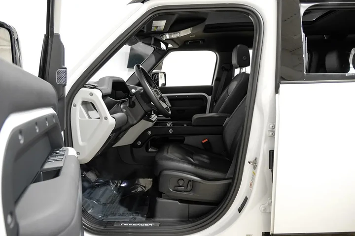 $47590 : 2022 Defender X-Dynamic SE image 5