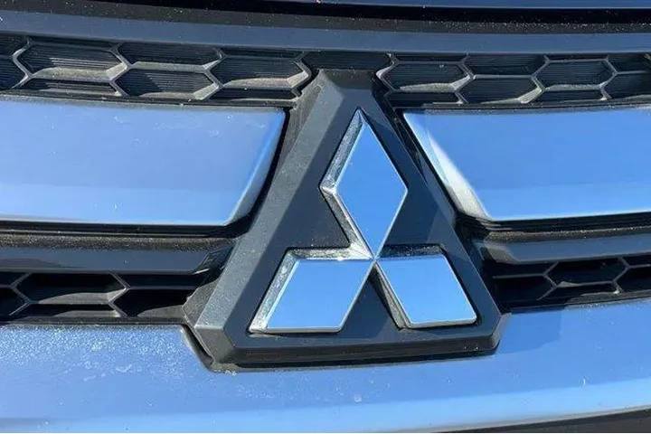 $17456 : Mitsubishi Outlander Sport 2 image 8