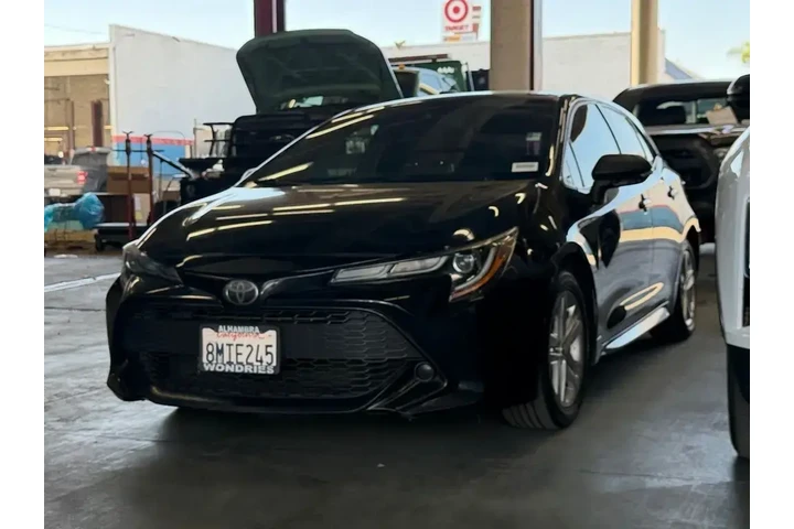 $17995 : Toyota Corolla Hatchback 201 image 3